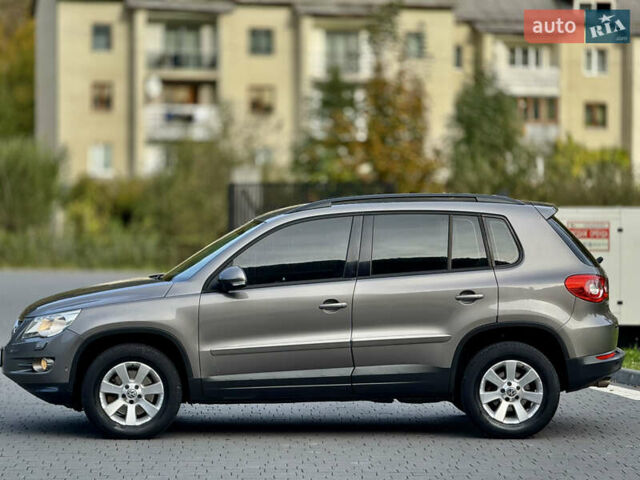 Сірий Фольксваген Тігуан, об'ємом двигуна 2 л та пробігом 226 тис. км за 12200 $, фото 8 на Automoto.ua
