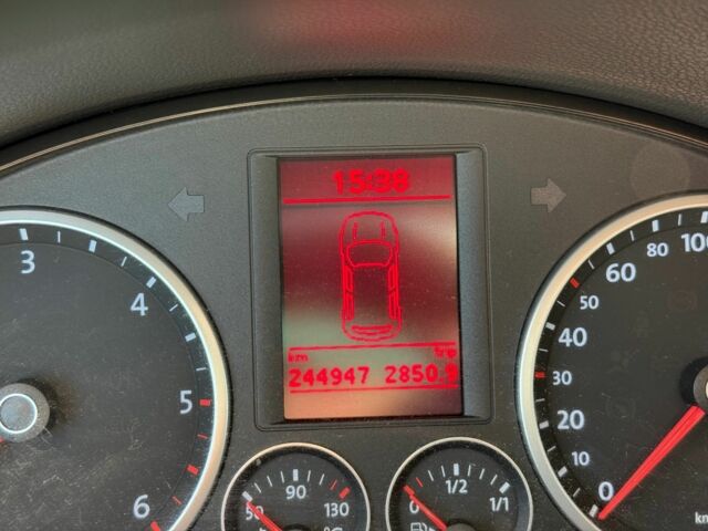 Серый Фольксваген Тигуан, объемом двигателя 2 л и пробегом 244 тыс. км за 14000 $, фото 6 на Automoto.ua