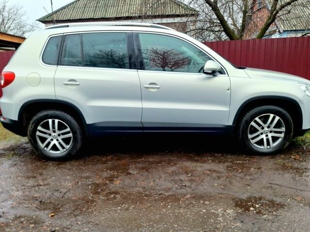 Серый Фольксваген Тигуан, объемом двигателя 1.4 л и пробегом 249 тыс. км за 8800 $, фото 5 на Automoto.ua