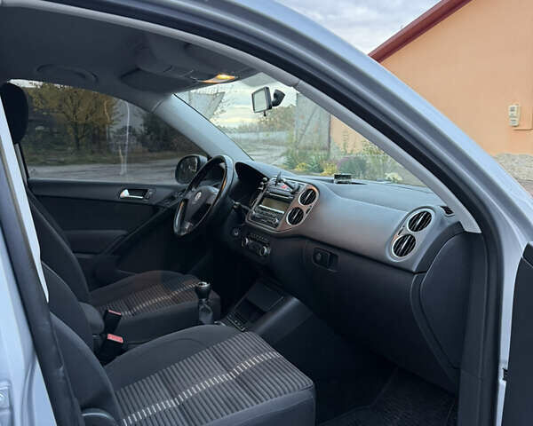 Серый Фольксваген Тигуан, объемом двигателя 1.4 л и пробегом 165 тыс. км за 9700 $, фото 28 на Automoto.ua