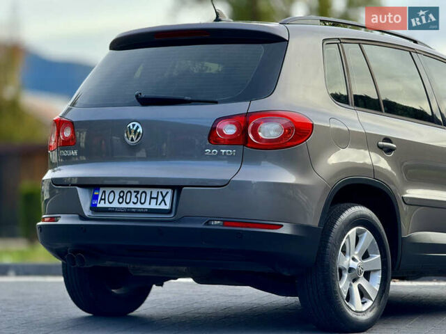 Сірий Фольксваген Тігуан, об'ємом двигуна 2 л та пробігом 226 тис. км за 12200 $, фото 26 на Automoto.ua