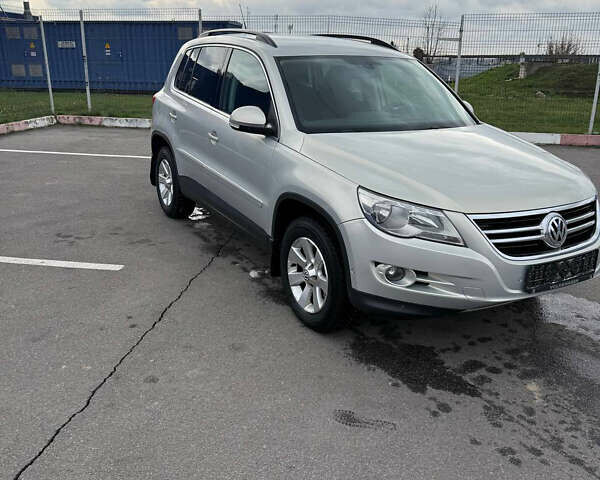 Серый Фольксваген Тигуан, объемом двигателя 2 л и пробегом 194 тыс. км за 10500 $, фото 11 на Automoto.ua