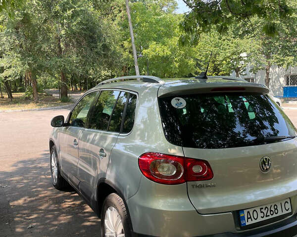 Серый Фольксваген Тигуан, объемом двигателя 2 л и пробегом 155 тыс. км за 10500 $, фото 5 на Automoto.ua