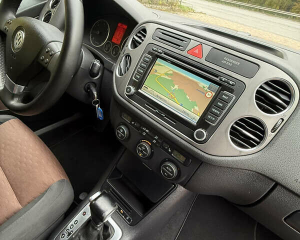 Сірий Фольксваген Тігуан, об'ємом двигуна 1.97 л та пробігом 194 тис. км за 9900 $, фото 5 на Automoto.ua