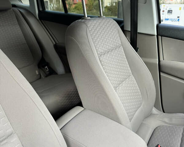 Сірий Фольксваген Тігуан, об'ємом двигуна 2 л та пробігом 226 тис. км за 12200 $, фото 43 на Automoto.ua