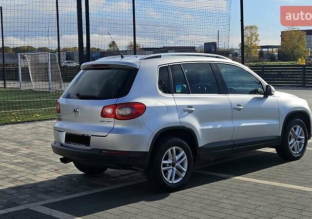 Серый Фольксваген Тигуан, объемом двигателя 2 л и пробегом 330 тыс. км за 9999 $, фото 10 на Automoto.ua