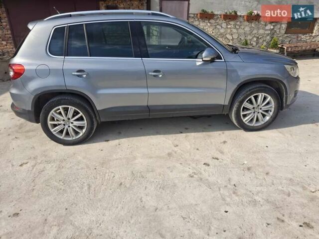 Сірий Фольксваген Тігуан, об'ємом двигуна 2 л та пробігом 300 тис. км за 10300 $, фото 3 на Automoto.ua