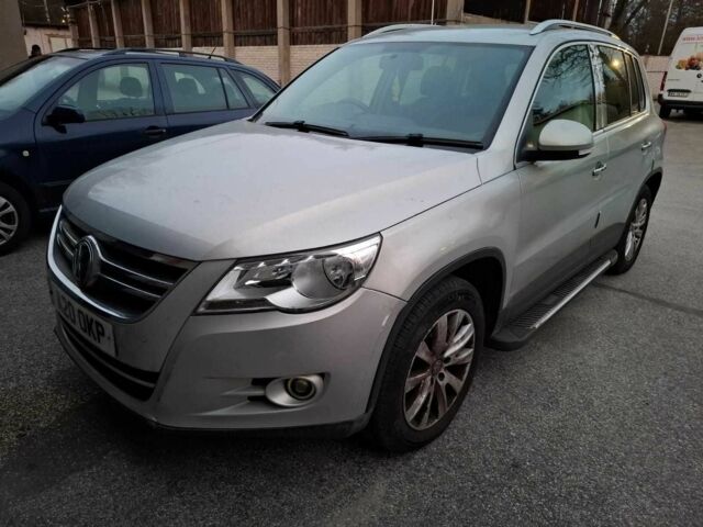 Серый Фольксваген Тигуан, объемом двигателя 2 л и пробегом 120 тыс. км за 5358 $, фото 1 на Automoto.ua