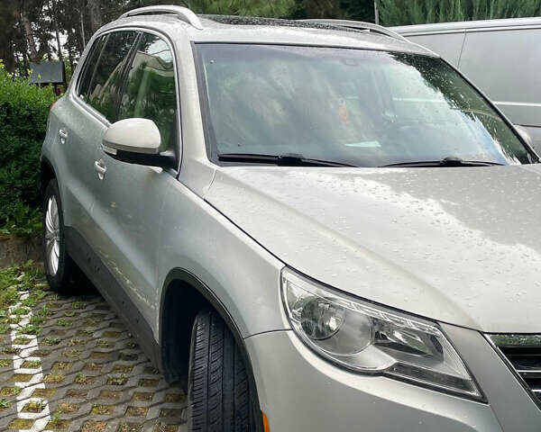 Серый Фольксваген Тигуан, объемом двигателя 2 л и пробегом 155 тыс. км за 10500 $, фото 4 на Automoto.ua