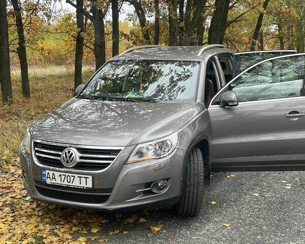 Сірий Фольксваген Тігуан, об'ємом двигуна 2 л та пробігом 107 тис. км за 10300 $, фото 9 на Automoto.ua