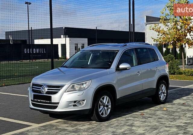 Серый Фольксваген Тигуан, объемом двигателя 2 л и пробегом 330 тыс. км за 9999 $, фото 3 на Automoto.ua