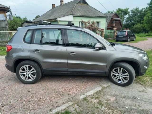 Серый Фольксваген Тигуан, объемом двигателя 1.4 л и пробегом 185 тыс. км за 9200 $, фото 5 на Automoto.ua