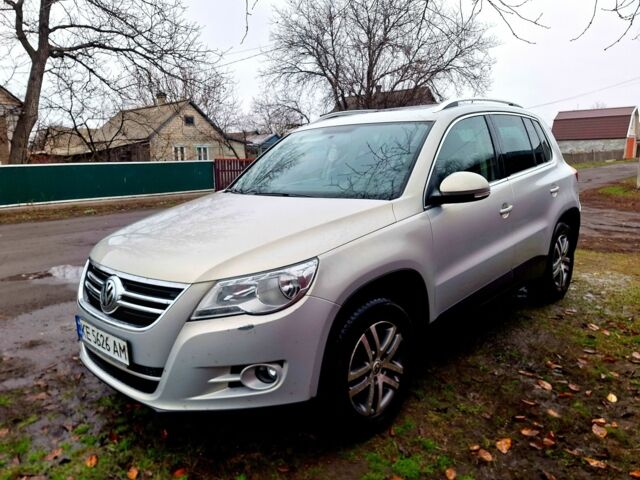 Серый Фольксваген Тигуан, объемом двигателя 1.4 л и пробегом 249 тыс. км за 8800 $, фото 4 на Automoto.ua