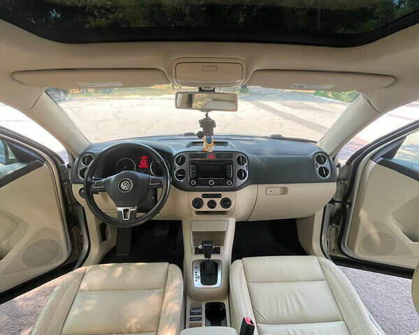 Серый Фольксваген Тигуан, объемом двигателя 2 л и пробегом 155 тыс. км за 10500 $, фото 20 на Automoto.ua