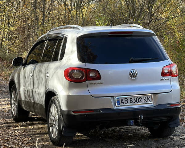 Сірий Фольксваген Тігуан, об'ємом двигуна 2 л та пробігом 315 тис. км за 8900 $, фото 3 на Automoto.ua