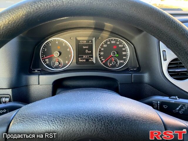 Серый Фольксваген Тигуан, объемом двигателя 2 л и пробегом 185 тыс. км за 9200 $, фото 9 на Automoto.ua