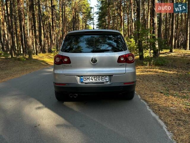 Серый Фольксваген Тигуан, объемом двигателя 2 л и пробегом 248 тыс. км за 9500 $, фото 3 на Automoto.ua