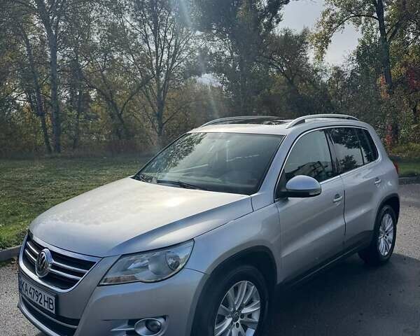 Сірий Фольксваген Тігуан, об'ємом двигуна 2 л та пробігом 233 тис. км за 9500 $, фото 9 на Automoto.ua