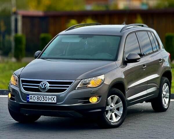 Сірий Фольксваген Тігуан, об'ємом двигуна 2 л та пробігом 226 тис. км за 12200 $, фото 1 на Automoto.ua