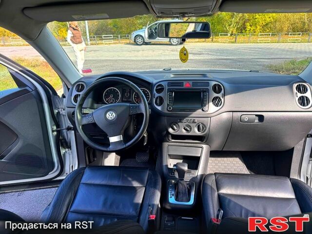 Сірий Фольксваген Тігуан, об'ємом двигуна 2 л та пробігом 232 тис. км за 9700 $, фото 6 на Automoto.ua