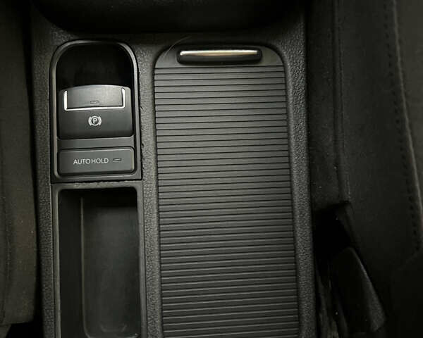 Сірий Фольксваген Тігуан, об'ємом двигуна 2 л та пробігом 315 тис. км за 8900 $, фото 18 на Automoto.ua