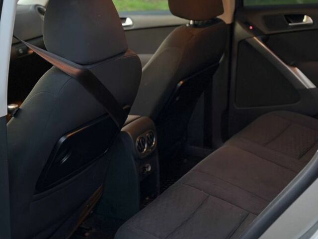 Серый Фольксваген Тигуан, объемом двигателя 2 л и пробегом 260 тыс. км за 5900 $, фото 8 на Automoto.ua