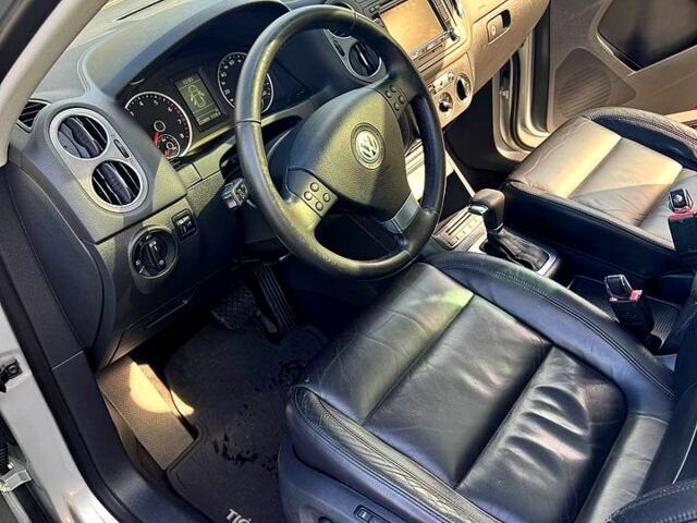 Сірий Фольксваген Тігуан, об'ємом двигуна 2 л та пробігом 232 тис. км за 9700 $, фото 8 на Automoto.ua