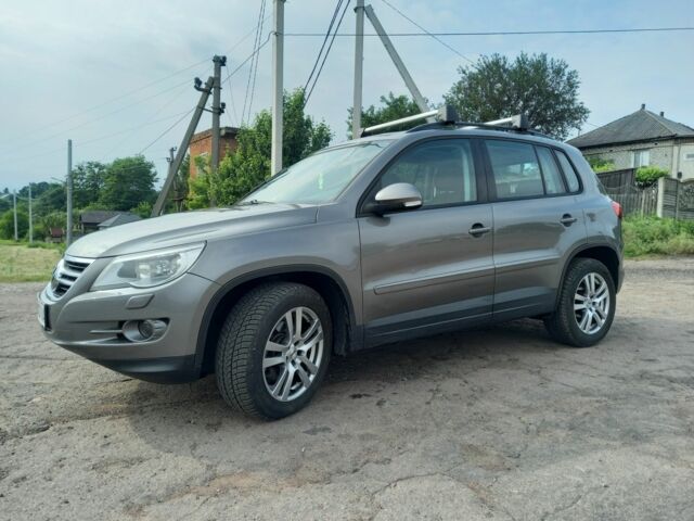 Серый Фольксваген Тигуан, объемом двигателя 1.4 л и пробегом 185 тыс. км за 9200 $, фото 3 на Automoto.ua