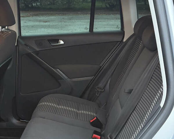 Серый Фольксваген Тигуан, объемом двигателя 1.4 л и пробегом 165 тыс. км за 9700 $, фото 34 на Automoto.ua