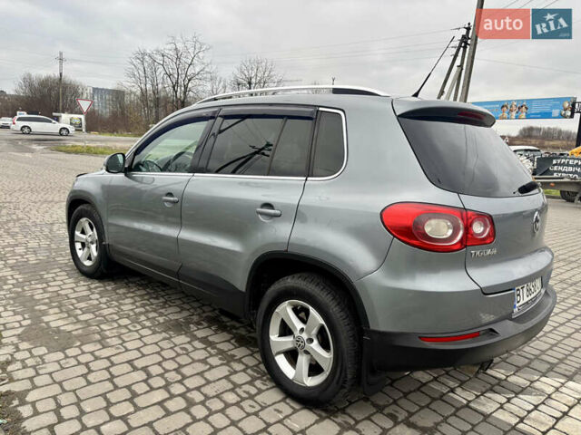 Серый Фольксваген Тигуан, объемом двигателя 2 л и пробегом 361 тыс. км за 9900 $, фото 5 на Automoto.ua