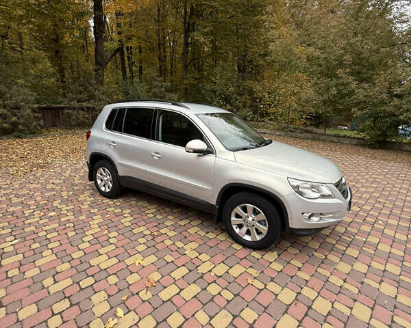 Сірий Фольксваген Тігуан, об'ємом двигуна 1.97 л та пробігом 194 тис. км за 9900 $, фото 1 на Automoto.ua