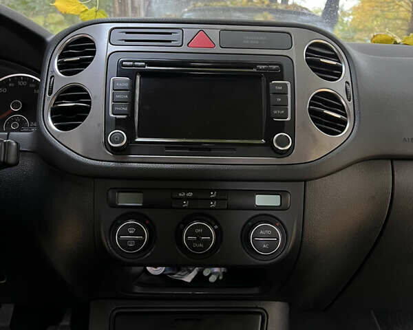 Серый Фольксваген Тигуан, объемом двигателя 1.97 л и пробегом 315 тыс. км за 8999 $, фото 14 на Automoto.ua