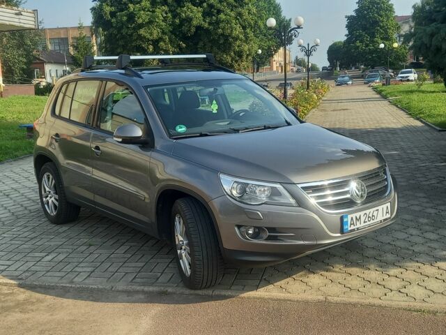 Серый Фольксваген Тигуан, объемом двигателя 1.4 л и пробегом 185 тыс. км за 9200 $, фото 1 на Automoto.ua