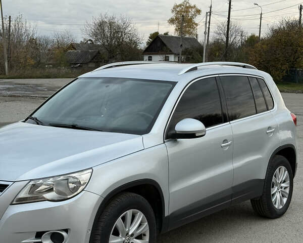 Серый Фольксваген Тигуан, объемом двигателя 1.4 л и пробегом 165 тыс. км за 9700 $, фото 4 на Automoto.ua