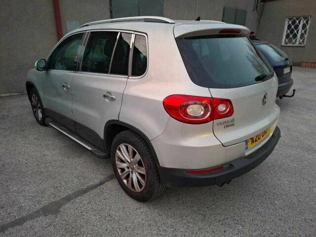 Серый Фольксваген Тигуан, объемом двигателя 2 л и пробегом 120 тыс. км за 5358 $, фото 2 на Automoto.ua