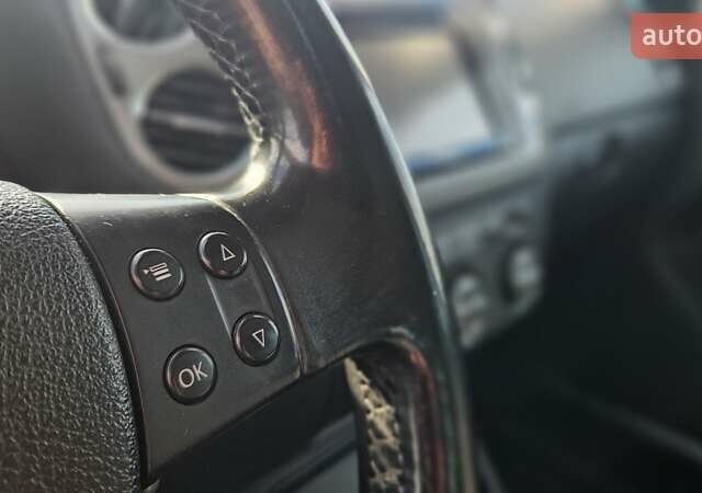 Серый Фольксваген Тигуан, объемом двигателя 2 л и пробегом 330 тыс. км за 9999 $, фото 23 на Automoto.ua