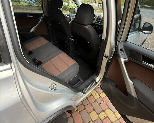 Сірий Фольксваген Тігуан, об'ємом двигуна 1.97 л та пробігом 194 тис. км за 9900 $, фото 4 на Automoto.ua