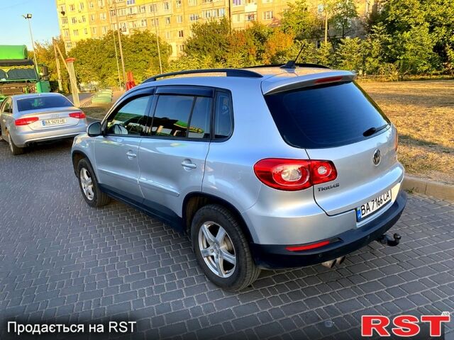 Серый Фольксваген Тигуан, объемом двигателя 2 л и пробегом 185 тыс. км за 9200 $, фото 3 на Automoto.ua