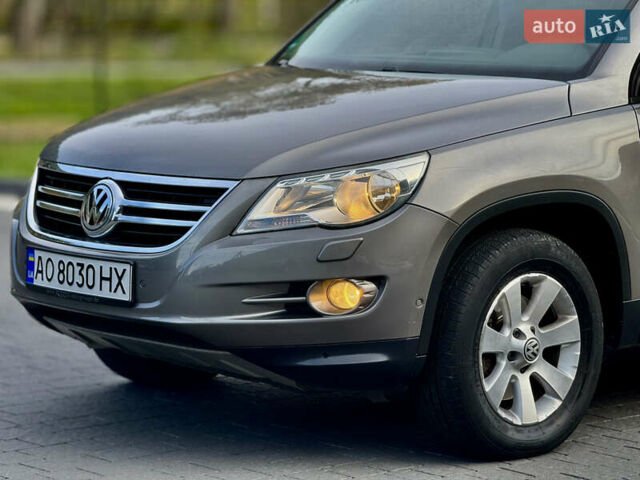 Сірий Фольксваген Тігуан, об'ємом двигуна 2 л та пробігом 226 тис. км за 12200 $, фото 7 на Automoto.ua