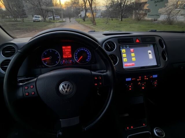 Серый Фольксваген Тигуан, объемом двигателя 2 л и пробегом 260 тыс. км за 5900 $, фото 12 на Automoto.ua