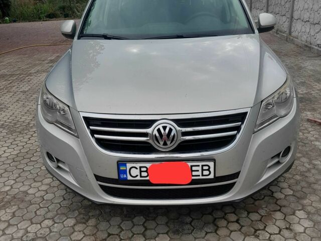 Серый Фольксваген Тигуан, объемом двигателя 2 л и пробегом 180 тыс. км за 9999 $, фото 2 на Automoto.ua