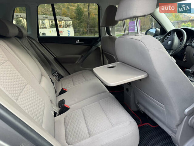 Сірий Фольксваген Тігуан, об'ємом двигуна 2 л та пробігом 226 тис. км за 12200 $, фото 30 на Automoto.ua