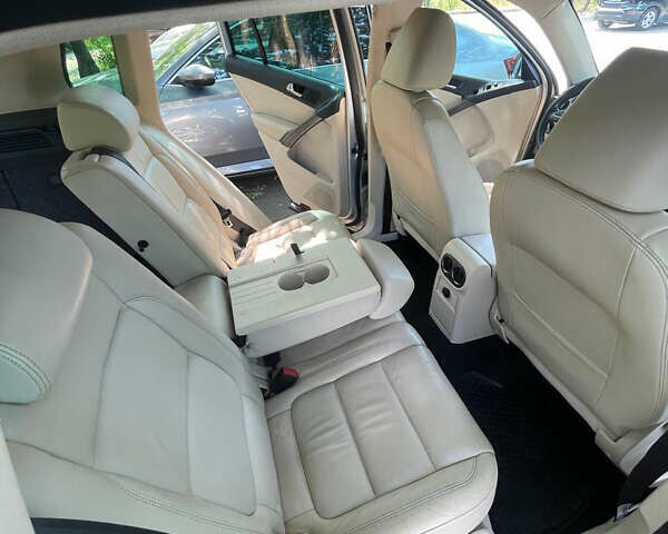 Серый Фольксваген Тигуан, объемом двигателя 2 л и пробегом 155 тыс. км за 10500 $, фото 13 на Automoto.ua