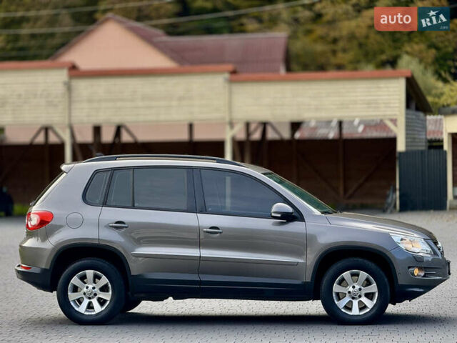 Сірий Фольксваген Тігуан, об'ємом двигуна 2 л та пробігом 226 тис. км за 12200 $, фото 14 на Automoto.ua