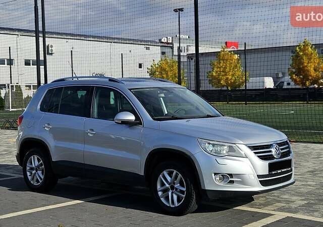 Серый Фольксваген Тигуан, объемом двигателя 2 л и пробегом 330 тыс. км за 9999 $, фото 13 на Automoto.ua