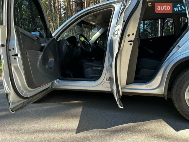 Серый Фольксваген Тигуан, объемом двигателя 2 л и пробегом 248 тыс. км за 9500 $, фото 7 на Automoto.ua