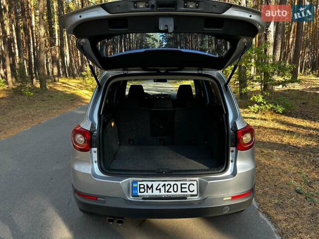 Серый Фольксваген Тигуан, объемом двигателя 2 л и пробегом 248 тыс. км за 9500 $, фото 4 на Automoto.ua