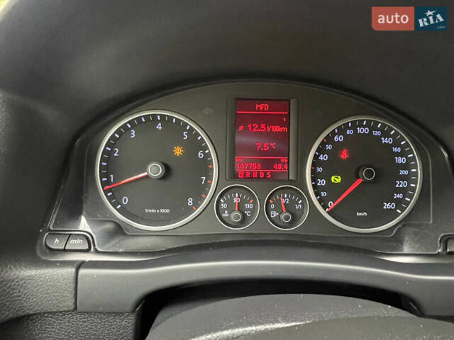 Сірий Фольксваген Тігуан, об'ємом двигуна 2 л та пробігом 107 тис. км за 10300 $, фото 6 на Automoto.ua