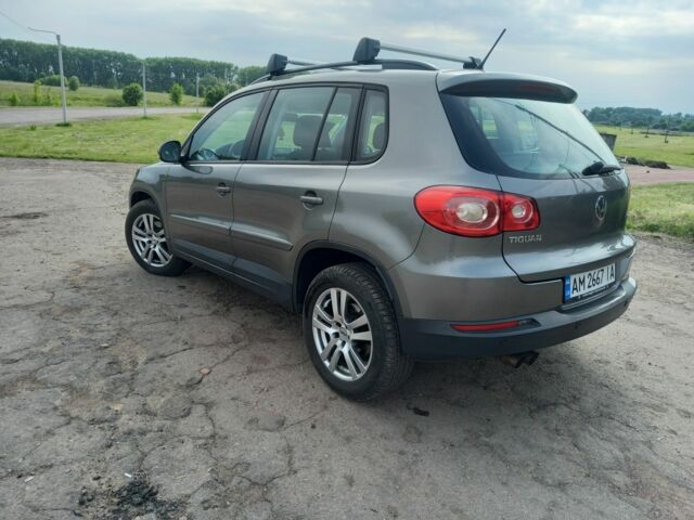 Серый Фольксваген Тигуан, объемом двигателя 1.4 л и пробегом 185 тыс. км за 9200 $, фото 2 на Automoto.ua