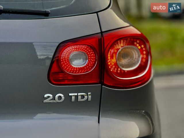 Сірий Фольксваген Тігуан, об'ємом двигуна 2 л та пробігом 226 тис. км за 12200 $, фото 24 на Automoto.ua